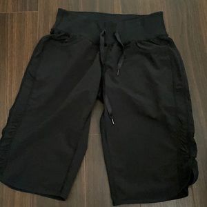 [NEW] ZELLA CAPRI SHORTS BLACK XS